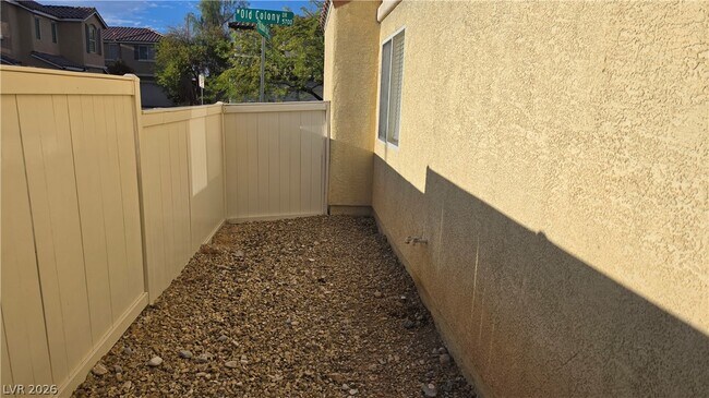 Building Photo - 5769 Old Colony Dr