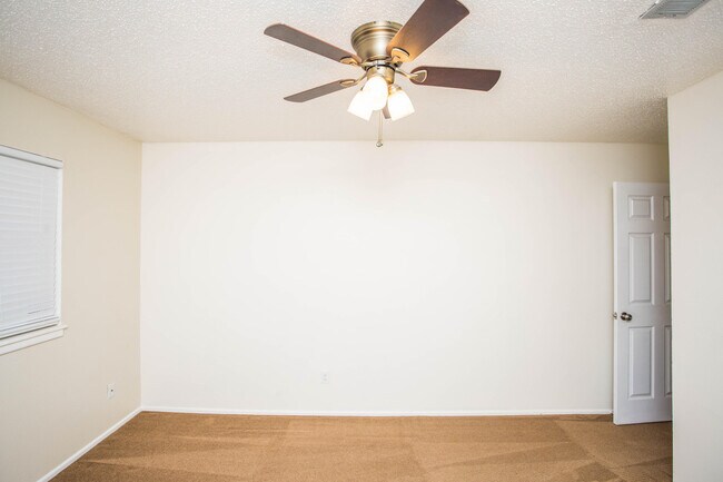 Building Photo - 1407 Elkhart Ave