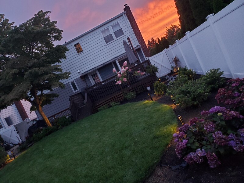 Building Photo - 194 Covert Ave