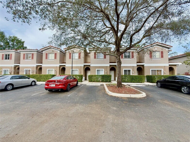 Building Photo - 4412 Woodland Cir