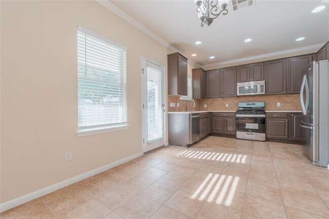 Building Photo - 9516 Castle Pines Dr