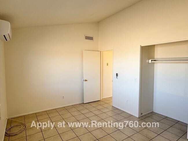 Building Photo - Spacious 2 Bed 1 Bath Home With Indoor Laundry Room