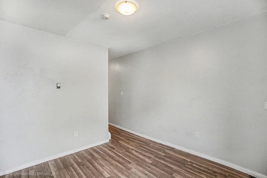 Building Photo - 126 W Elm St