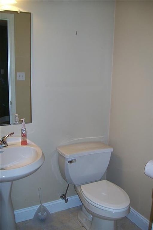 Building Photo - Beautiful 3 Bedroom Townhouse