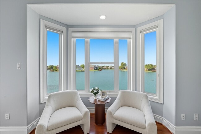 Building Photo - 5934 Stratford Gardens Dr