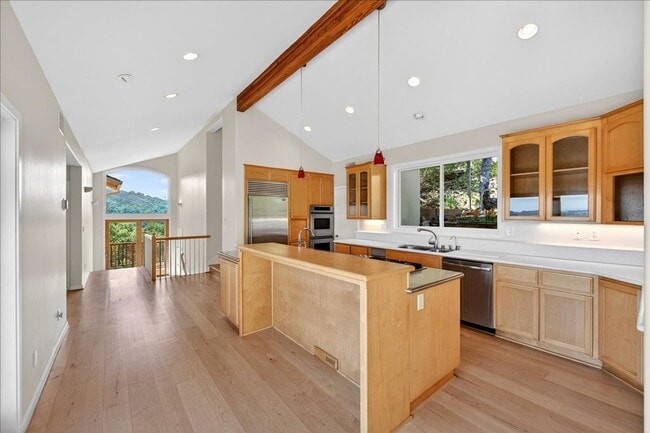 Building Photo - Gorgeous Executive Home Over Downtown Los Gatos