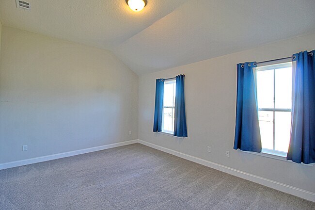 Building Photo - 106 Centennial Ct