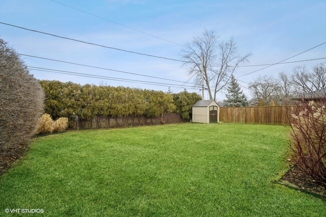 Building Photo - Renovated 3 bedroom home in award winning ...