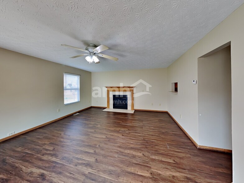 Building Photo - 7660 Farm Hill Dr