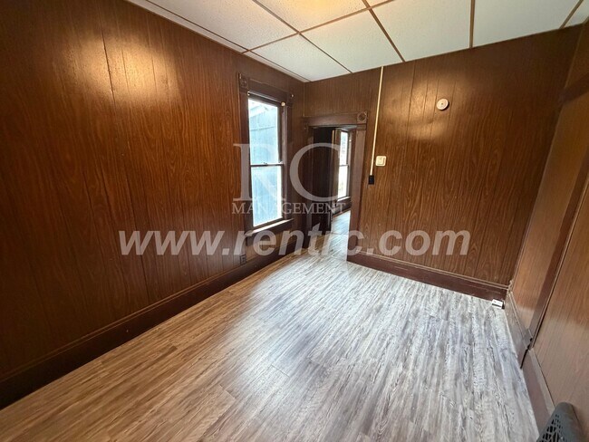Building Photo - 1030-3 Walnut-