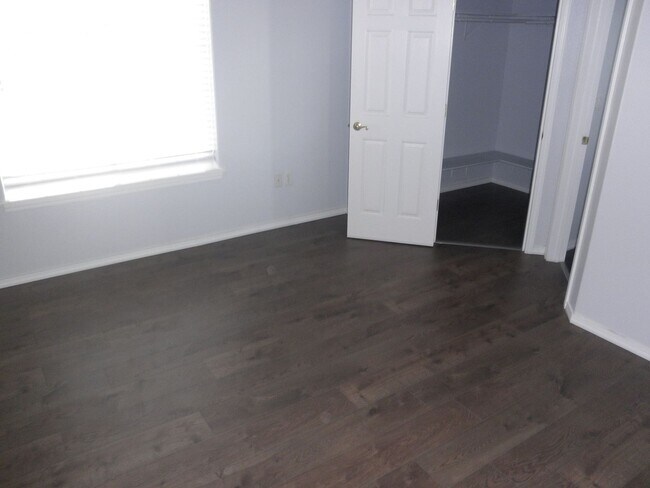 Building Photo - Updated