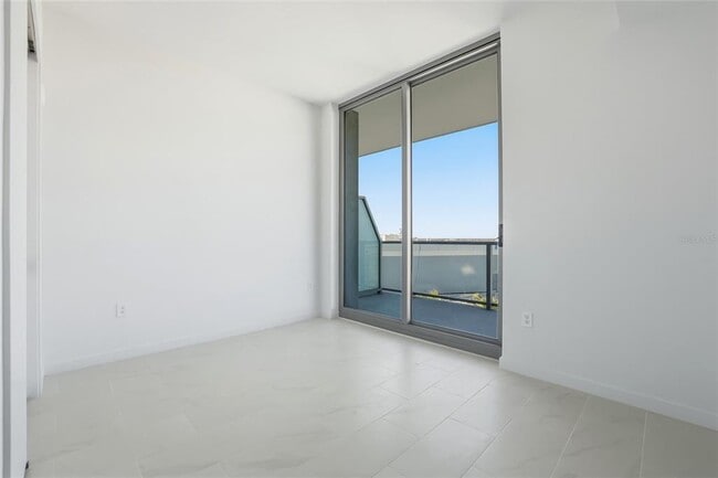 Building Photo - 400 Central Ave