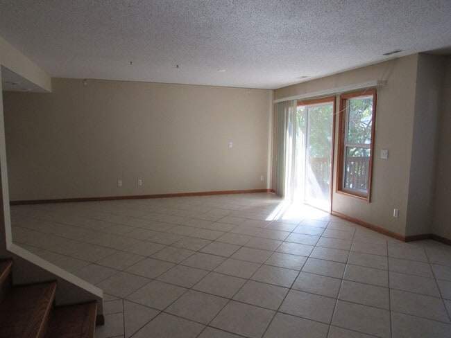 Building Photo - Lakefront house with Cove Protection