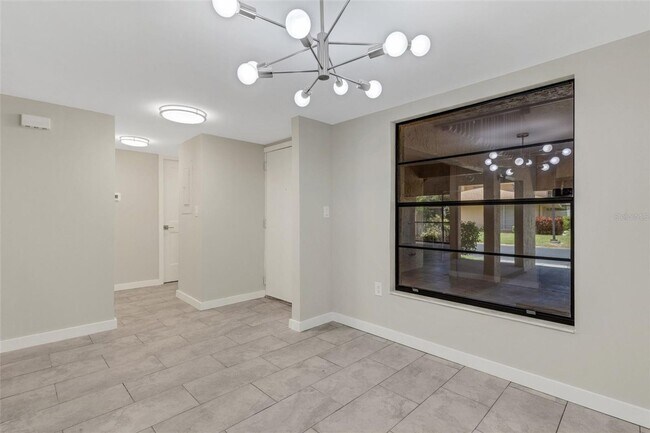 Building Photo - 2 Bed 2 Bath Unfurnished Condo - Sarasota