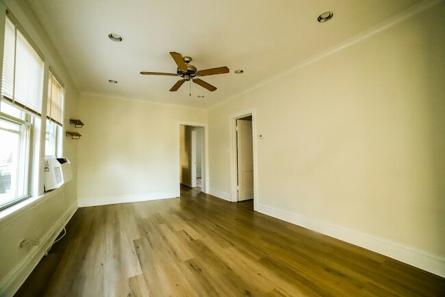 Building Photo - 3733 N Christiana Ave