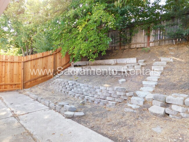 Building Photo - Updated 2bd/1ba Rocklin Halfplex with Garage
