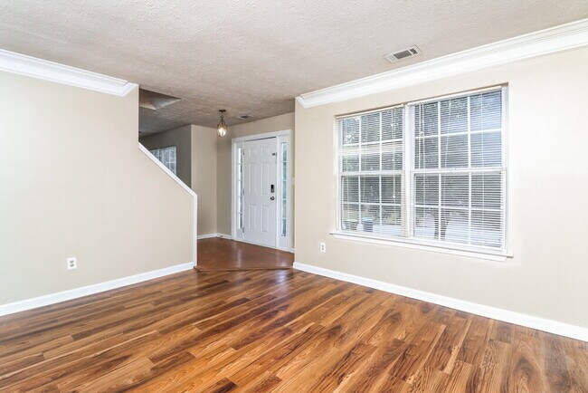 Building Photo - 841 Revena Dr