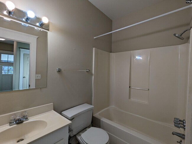 Building Photo - 3121 Rosewood Dr