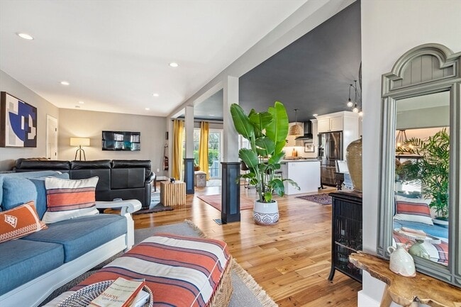 Building Photo - 119 Sycamore St