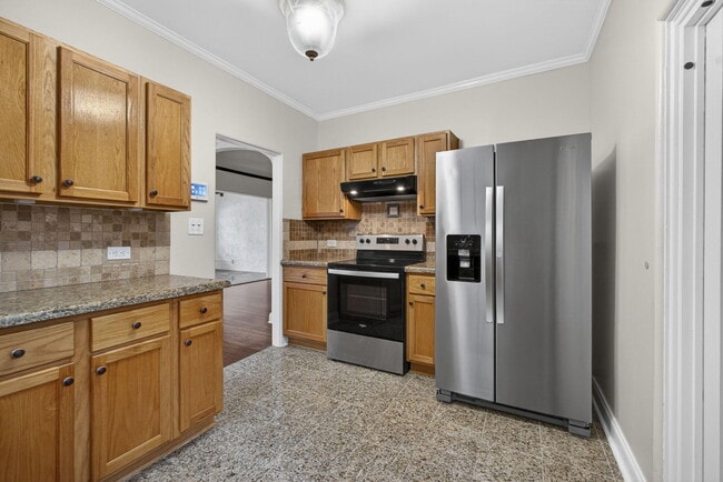 Building Photo - 616 Upland Rd