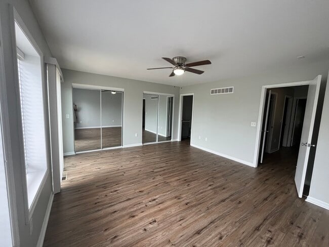 Building Photo - 3-Bedroom Townhome