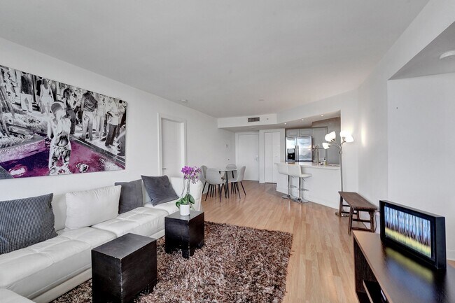 Building Photo - 1900 Sunset Harbour Dr