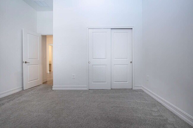 Building Photo - Spacious Like New 4-Bedroom Oasis with 3 Full Baths in Palmetto - Available NOW