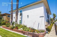 Building Photo - 25042 Oak St