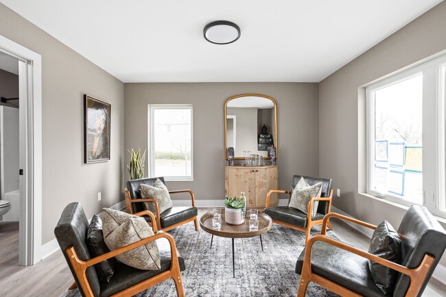 Building Photo - 322 N Summit St