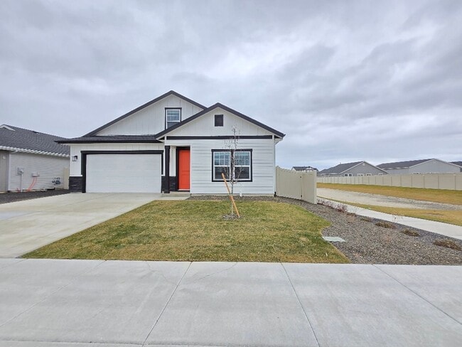 Building Photo - Elegant Nampa Home