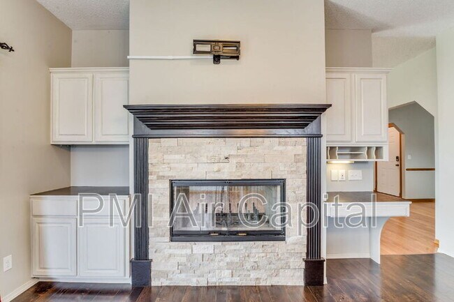 Building Photo - 2431 E Eastridge St