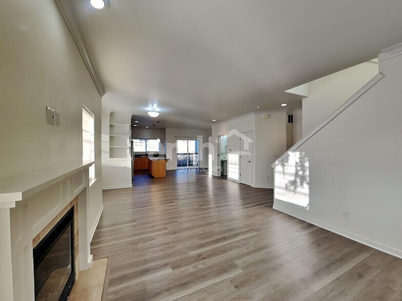 Building Photo - 7329 Rainier Dr