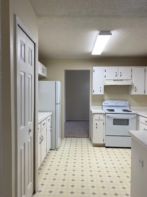 Building Photo - 2292 Harding Cir