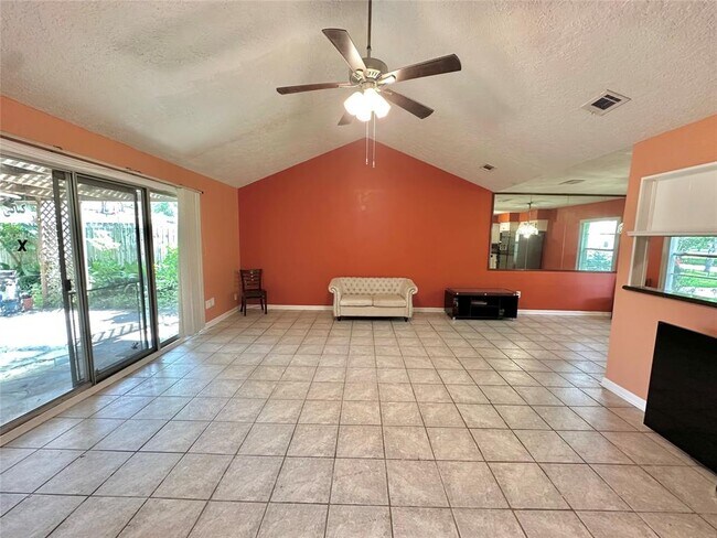 Building Photo - 1765 Hialeah Dr