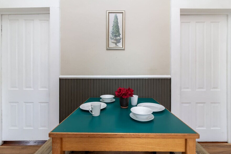 Building Photo - 737 3rd Ave