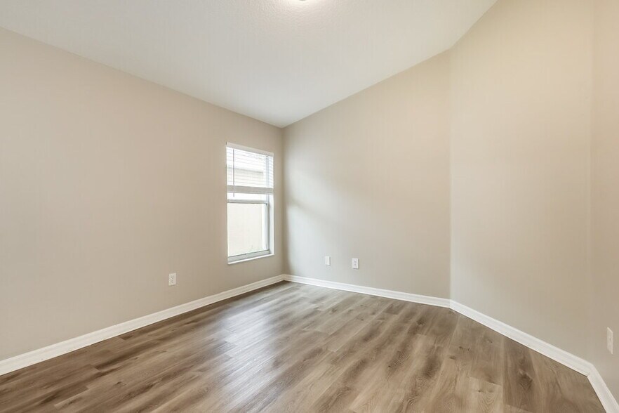 Building Photo - 10623 Navigation Dr