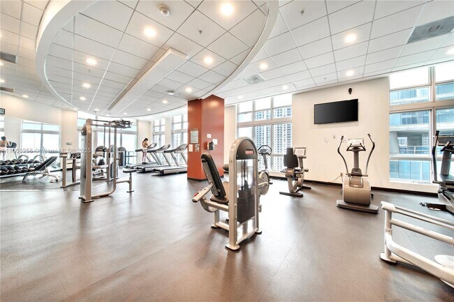 Building Photo - 300 S Biscayne Blvd