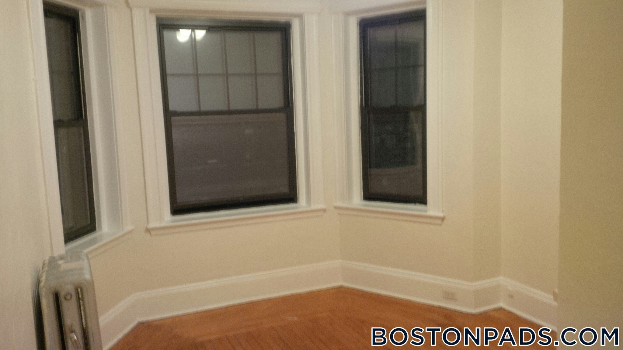 Building Photo - 136 Hemenway St