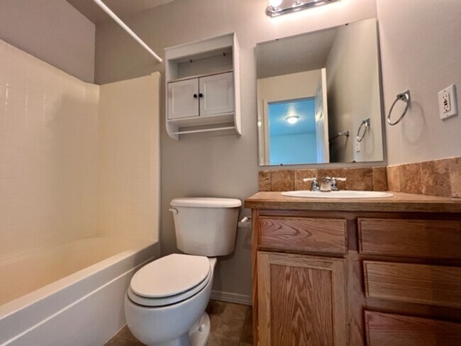 Building Photo - Beautiful single level home in Meridian with Community Pool!!