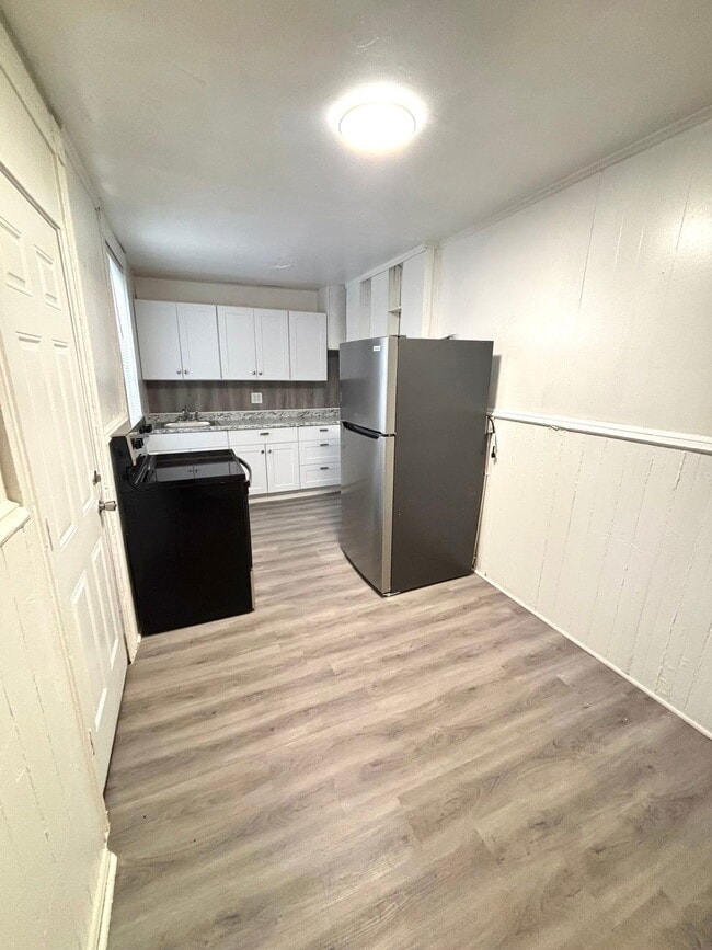 Building Photo - 513 Green St