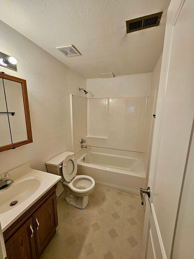 Building Photo - "Stunning 4-Bed, 3-Bath Family Retreat in Colorado Springs!"