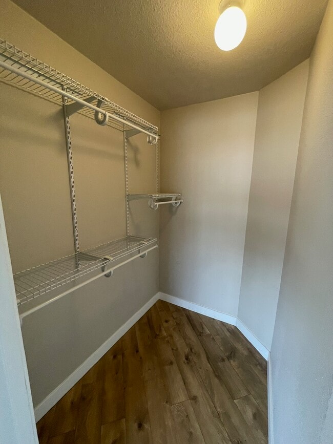 Building Photo - 100 Park Ave W