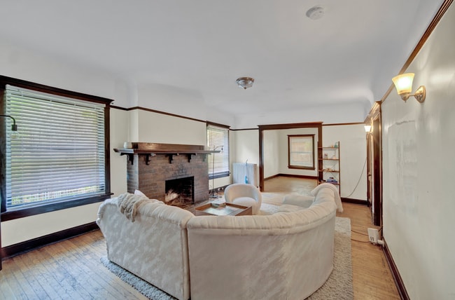 Building Photo - 826 Hamlin St