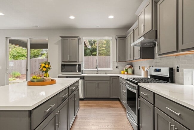 Building Photo - Listed For Rent