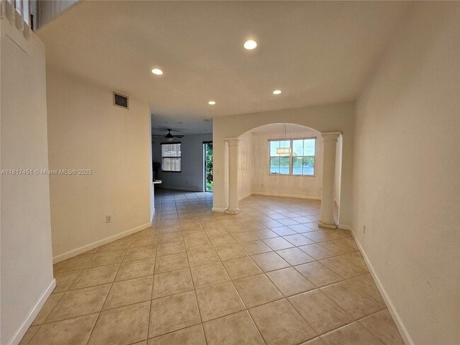 Building Photo - 17046 SW 39th Ct