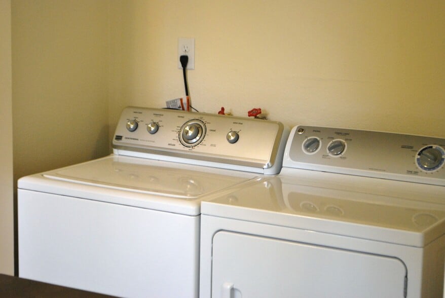 Building Photo - 636 SE 47th Ave