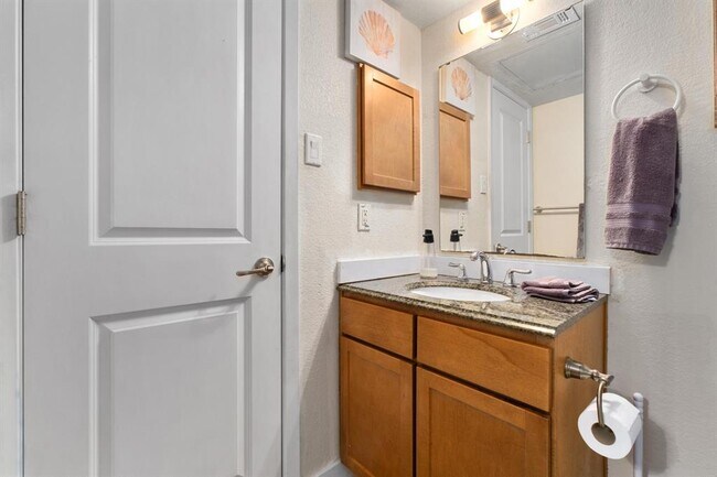 Building Photo - 3204 Menchaca Rd