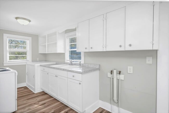 Building Photo - Beautiful historic home for rent in The Av...