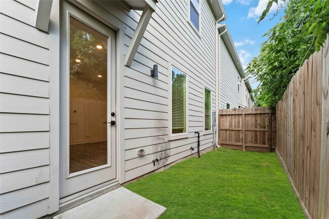 Building Photo - 5824 Highland Sky Ln
