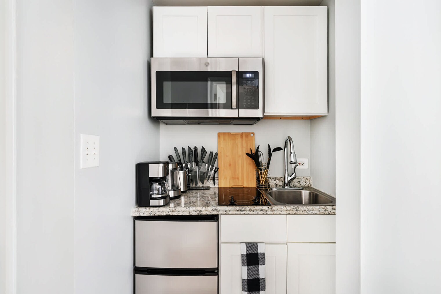 Building Photo - 234 W 73rd St